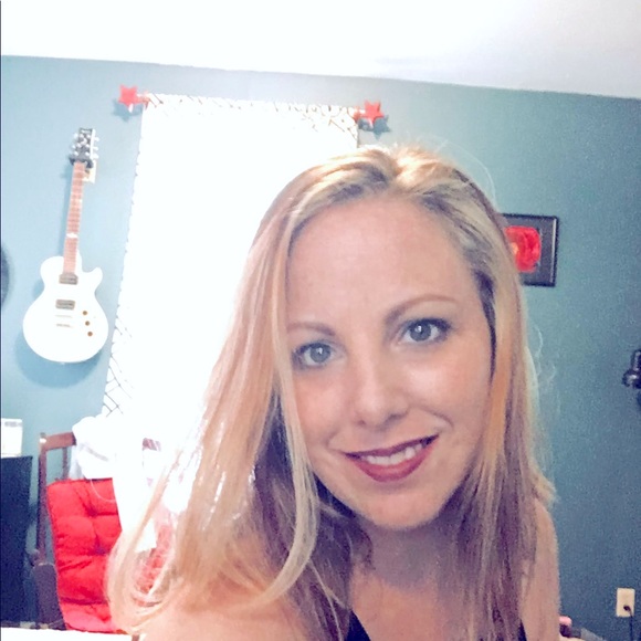 Meet your Posher, Cassandra - Picture 4 of 13